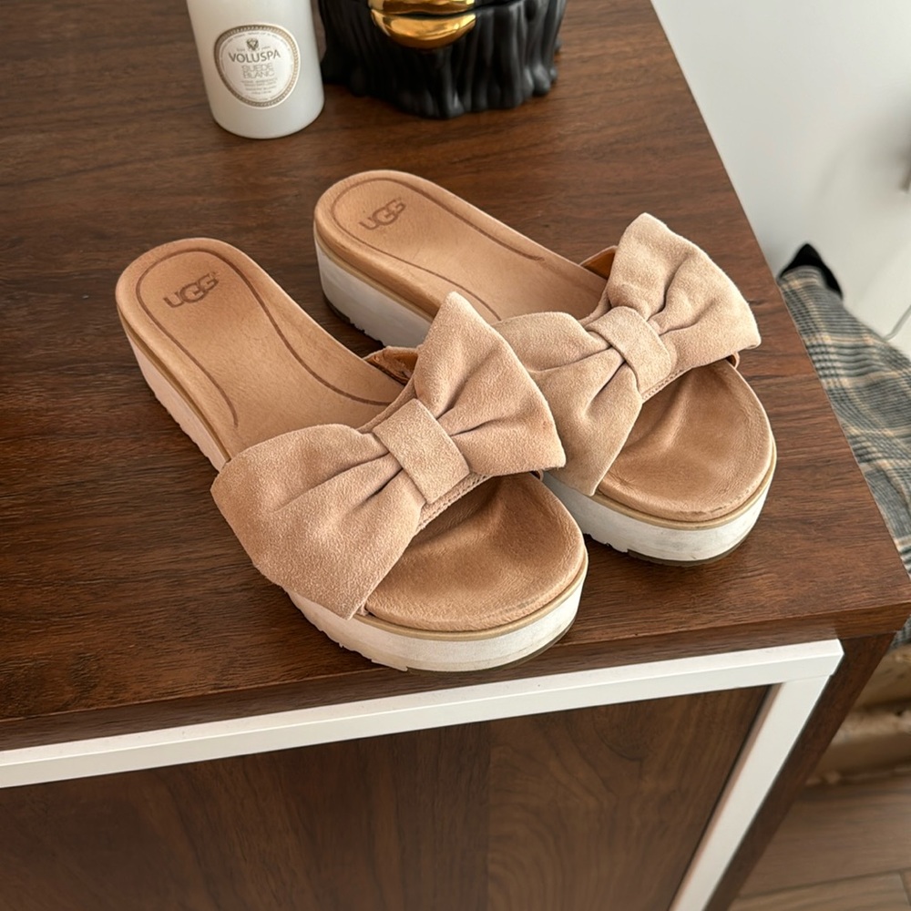 Ugg bow sandals